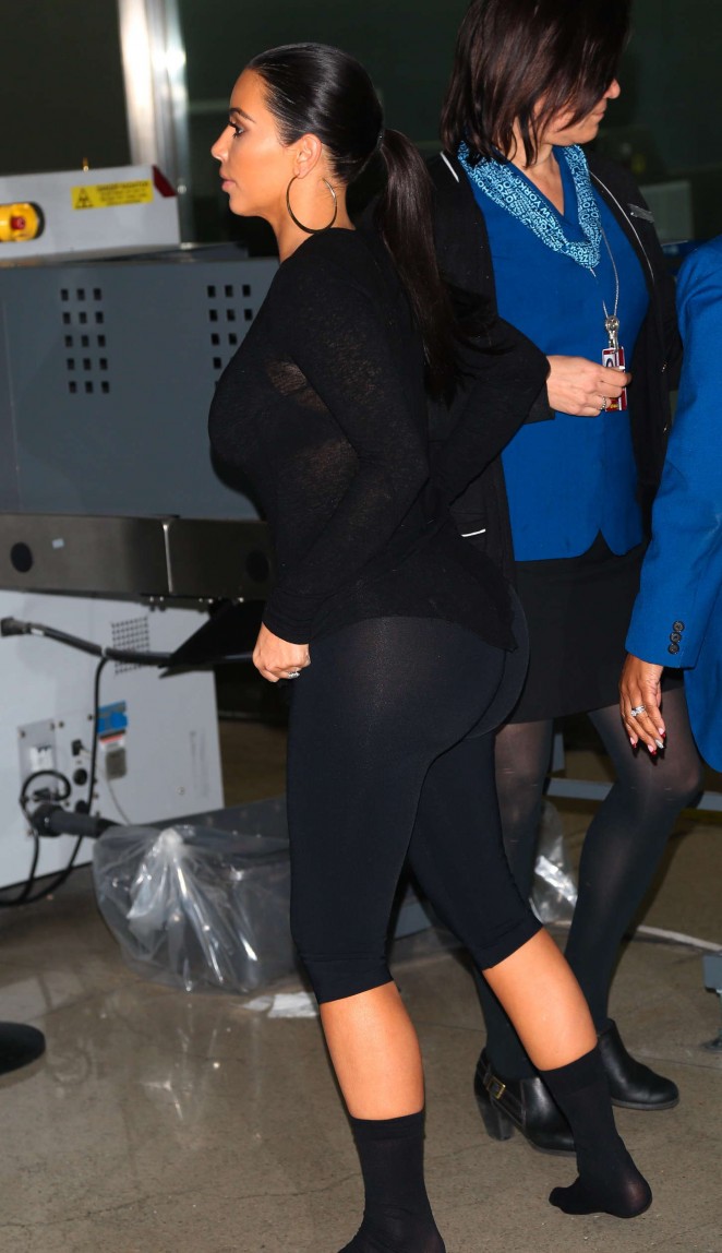 Kim-Kardashian-Booty-in-Tights--