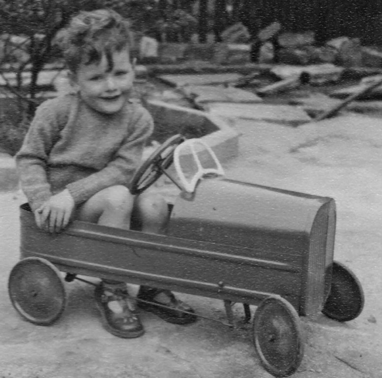 UK1950s_pedalcar.jpg