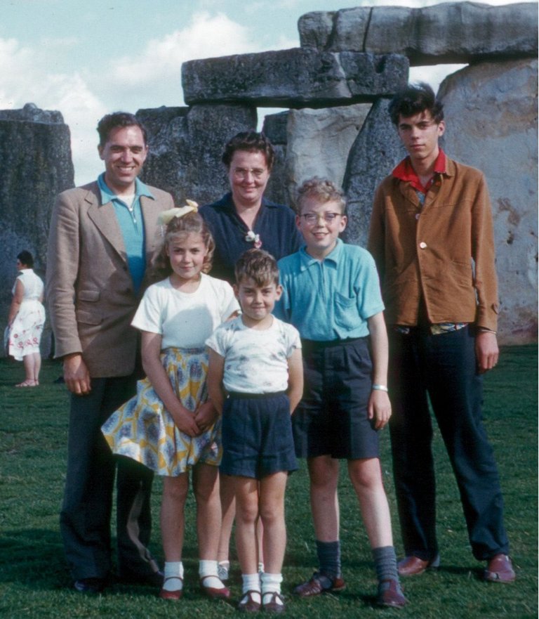 UK1958_Stonehenge.jpg