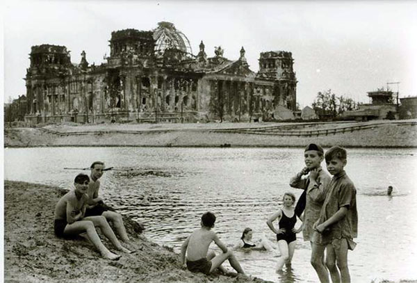 1945--Reichstag1945[1].jpg