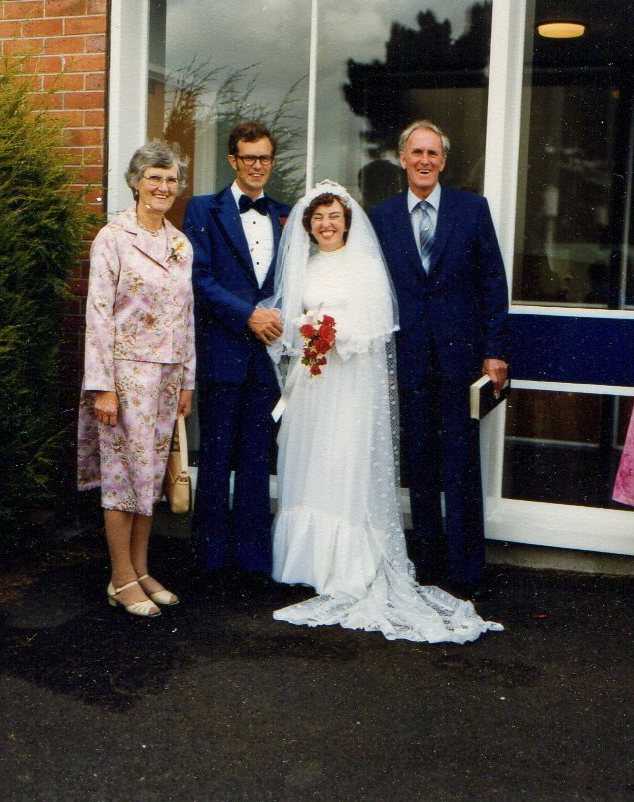 18 Vera, Arthur, Ronald & Stanlin on their wedding day.jpg