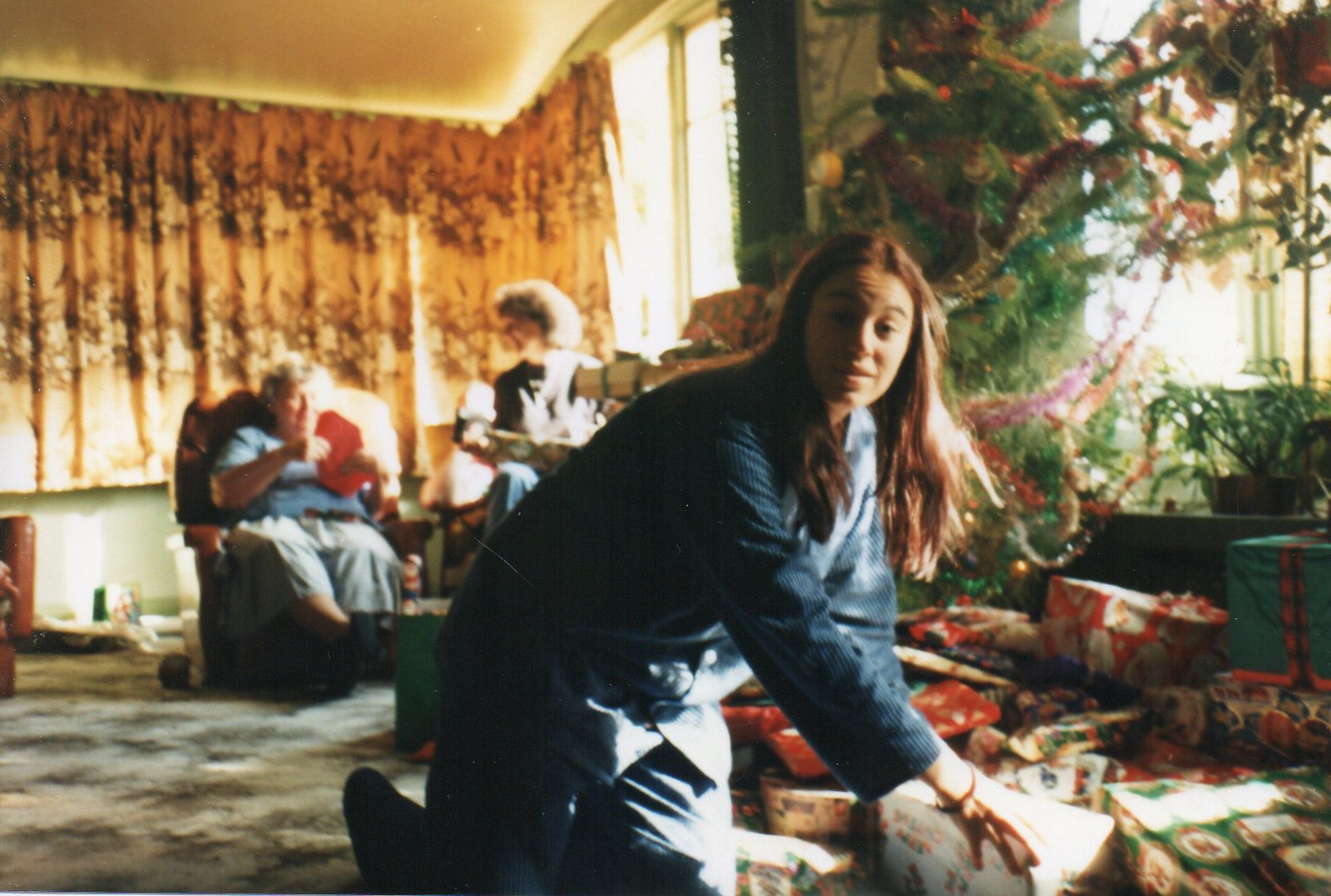 18 Olivia & Sonia Swain. Linda Hull. Christmas at the Wright
