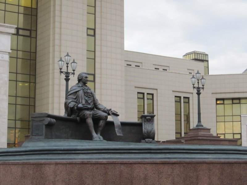 Памятник И. И. Шувалову