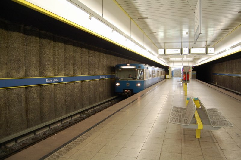U-Bahn Muenchen (15).jpg