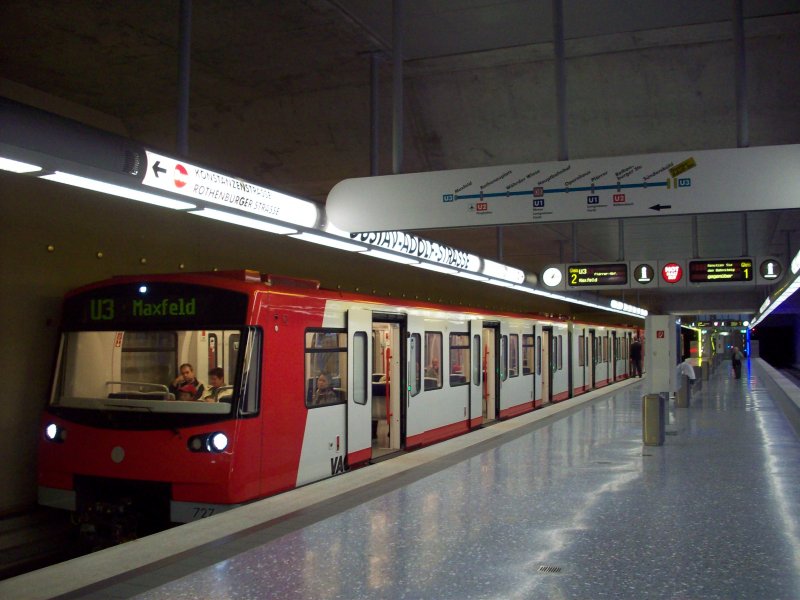 U-Bahn Nuernberg (2).jpg