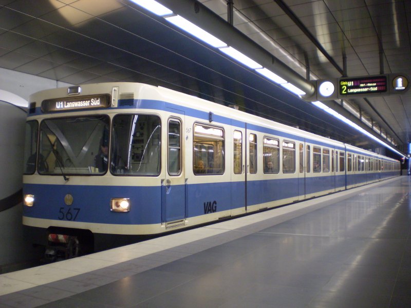 U-Bahn Nuernberg (8).jpg