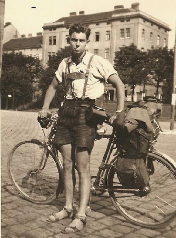 Germany1930s_cyclist.jpg