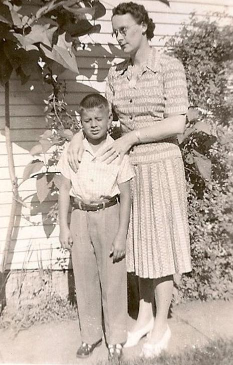 USA_1947_boy&mom.JPG