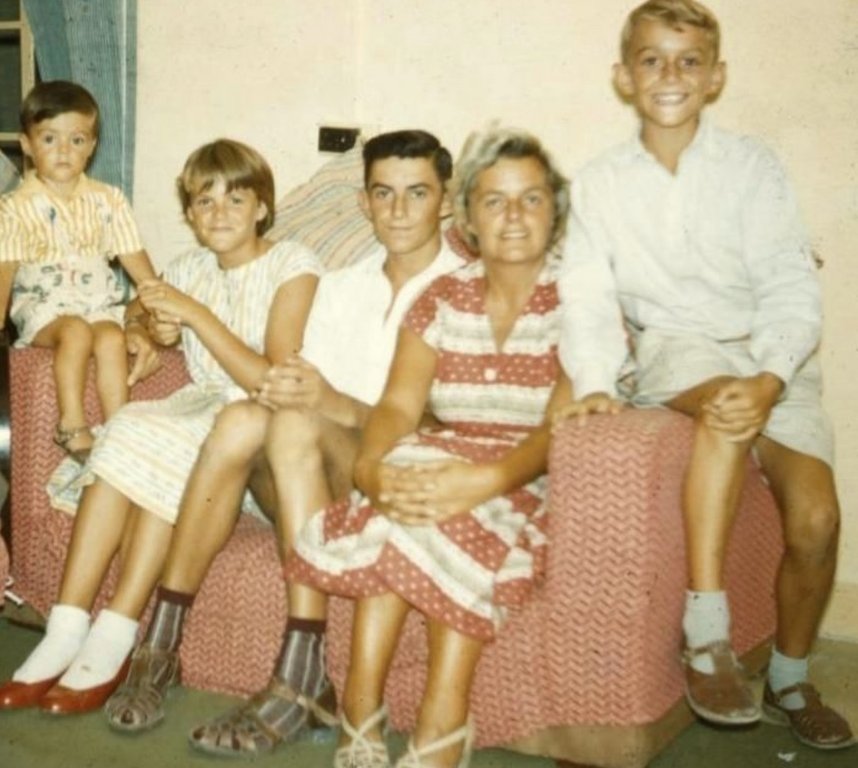 Malta1958_family.jpg