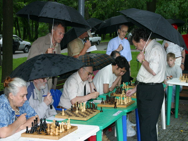 шахматы в любую погоду.jpg