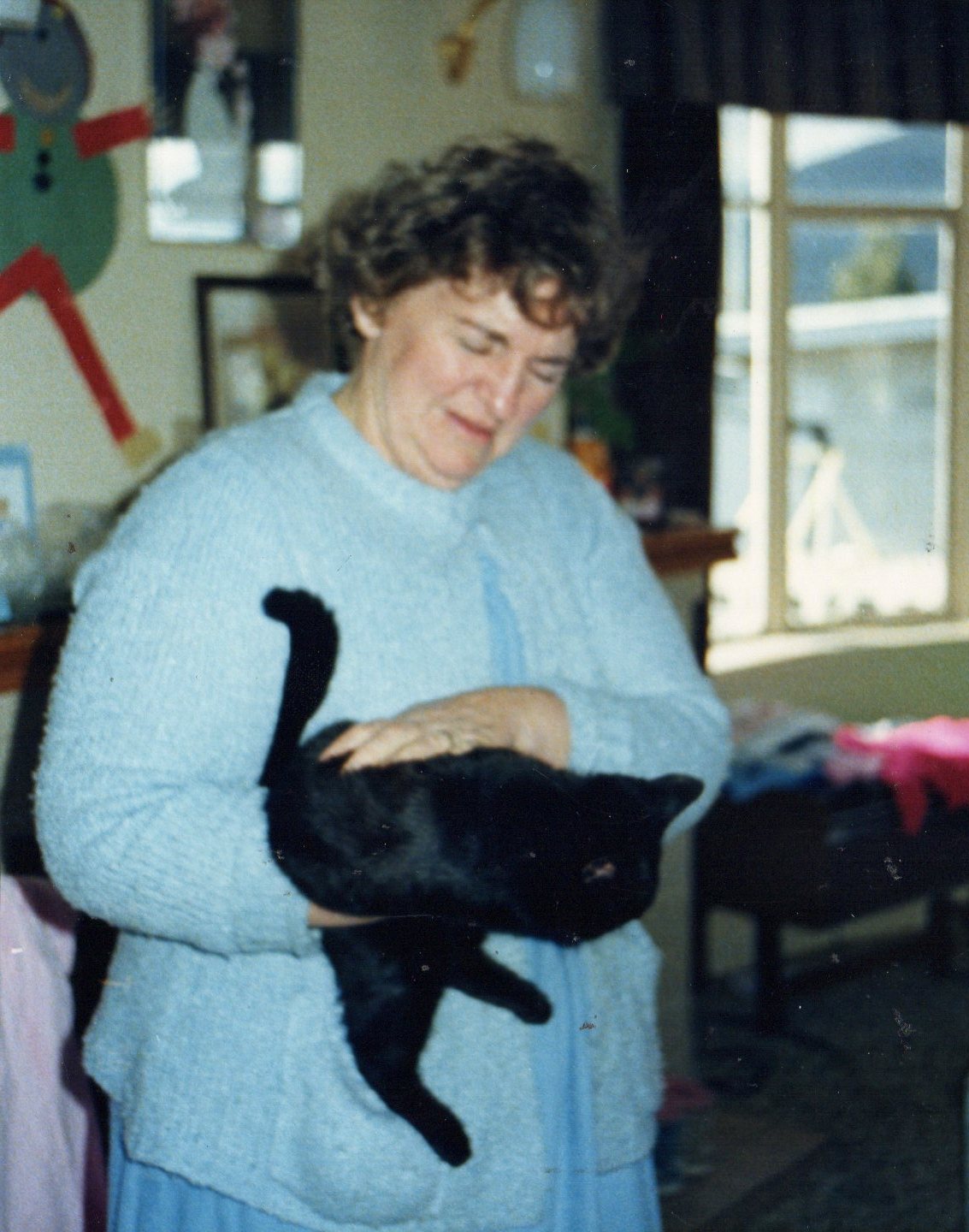 17 Linda Hull with cat.jpg