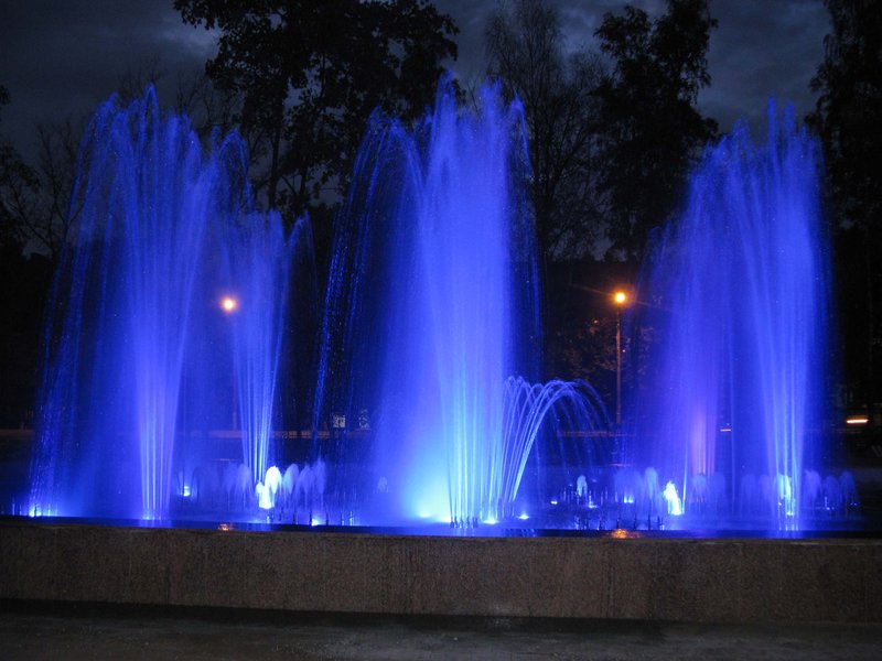 Ночной фонтан в поселке им.Киров