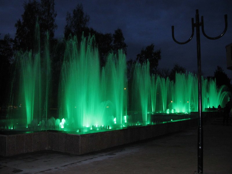 Ночной фонтан в поселке им.Киров